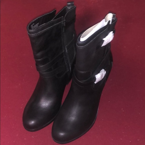 black boots - Picture 2 of 3